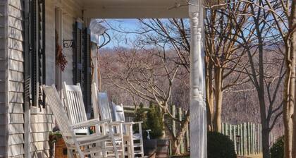 Ideal for large family summery vacations or a few couples / girlfriends to spend a long wine weekend / mountain getaway