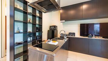 Villa | Private kitchen | Full-size fridge, microwave, oven, stovetop