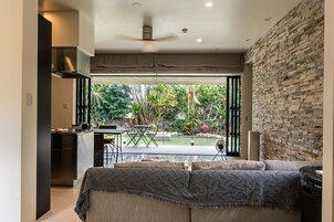 Villa | Zona de estar | Una televisión de pantalla plana