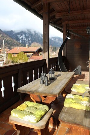 تناول الطعام بالخارج