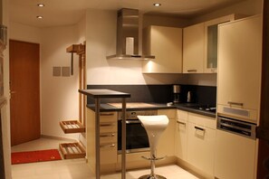 Køleskab, ovn, kogeplade, opvaskemaskine