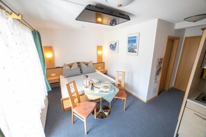 1 bedroom, in-room safe, desk, iron/ironing board