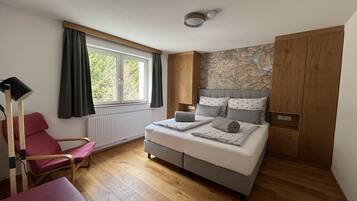 1 bedroom, in-room safe, desk, iron/ironing board