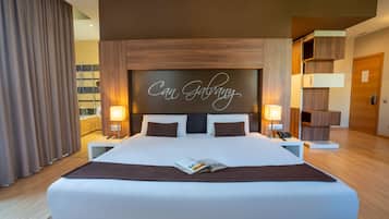 Junior-Suite | Zimmersafe, Schreibtisch, laptopgeeigneter Arbeitsplatz