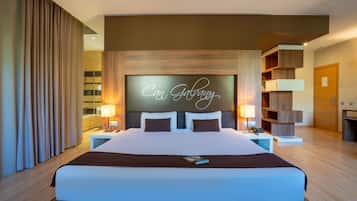 Junior Suite | In-room safe, desk, laptop workspace, soundproofing