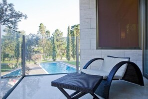 Junior Suite | In-room safe, desk, laptop workspace, soundproofing