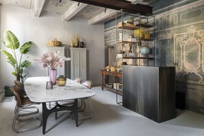 Smart TV 43-inch có truyền hình vệ tinh, TV 