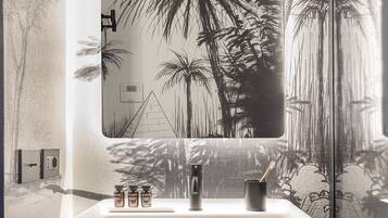 Studio Suite có thiết kế đặc sắc | Bộ đồ giường cao cấp, chăn bông, nệm có lớp đệm bông, minibar