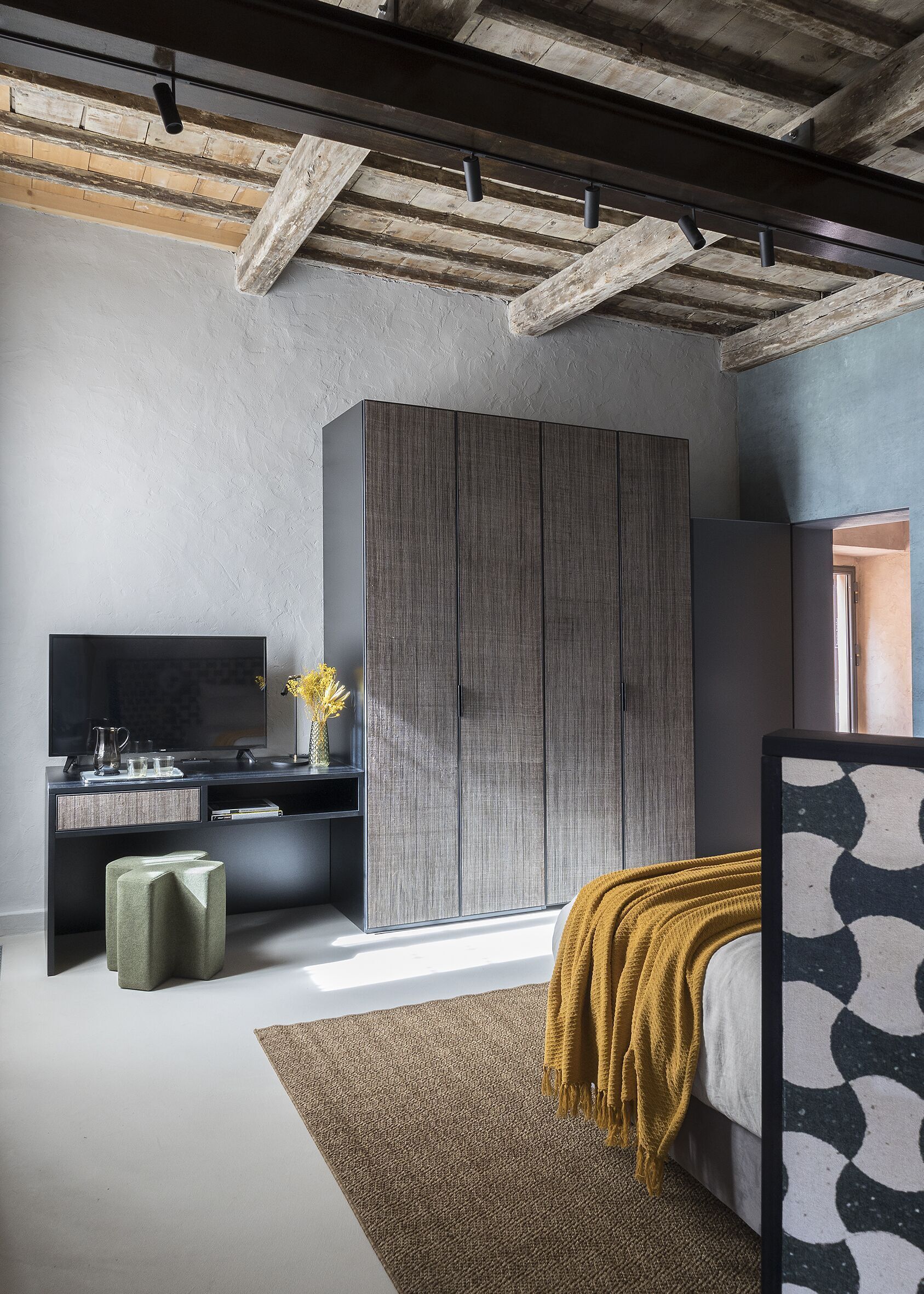 Premium bedding, down duvets, pillow-top beds, minibar