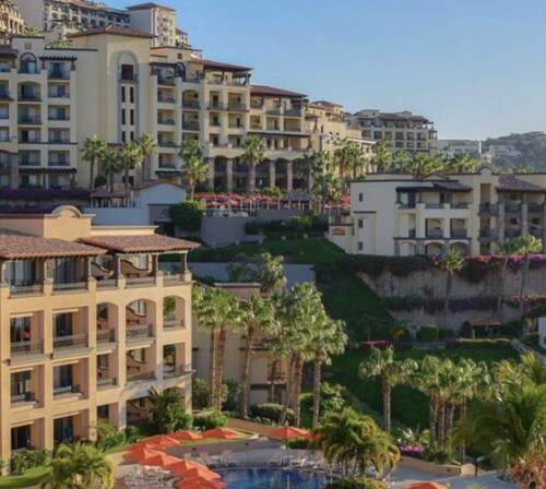 1 Bedroom 1 bath  executive suite July 11-18 1300$