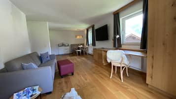 Smart TV, table tennis, books, printers