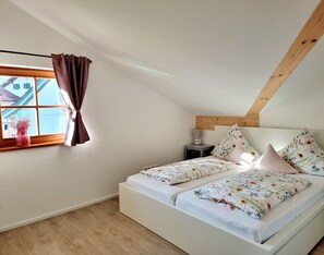 1 bedroom, bed sheets