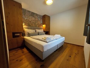 1 bedroom, in-room safe, desk, iron/ironing board - Alpenhome Apartment [ii] - Apartments Hohenberger (Mallnitz)
