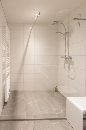Hair dryer, towels, soap, shampoo - Alpenhome Apartment [I] - Apartments Hohenberger (Mallnitz)