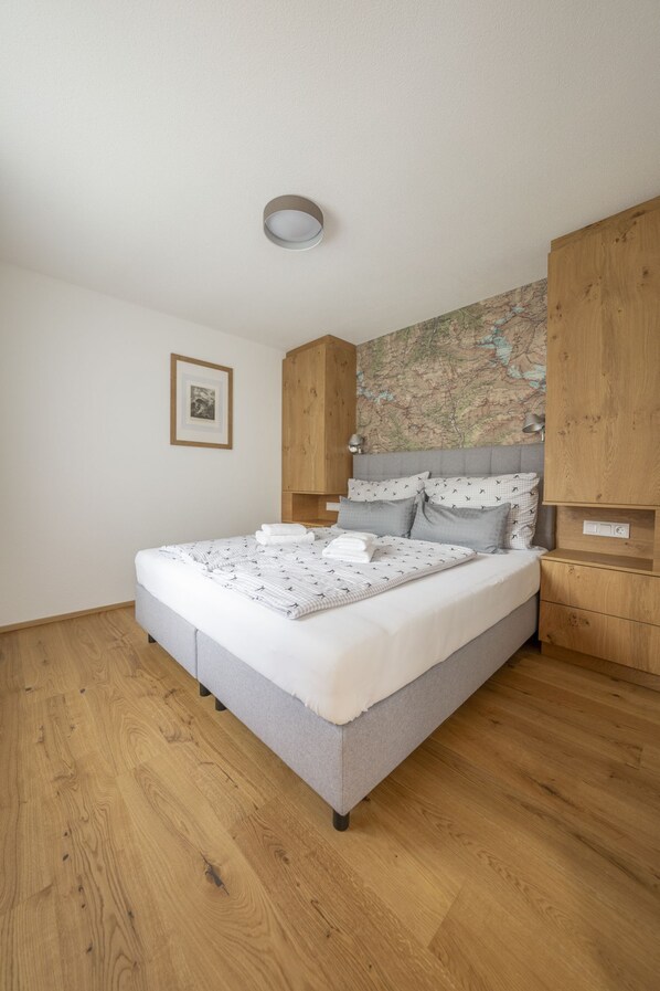 1 chambre, coffre-fort, bureau, fer et planche à repasser