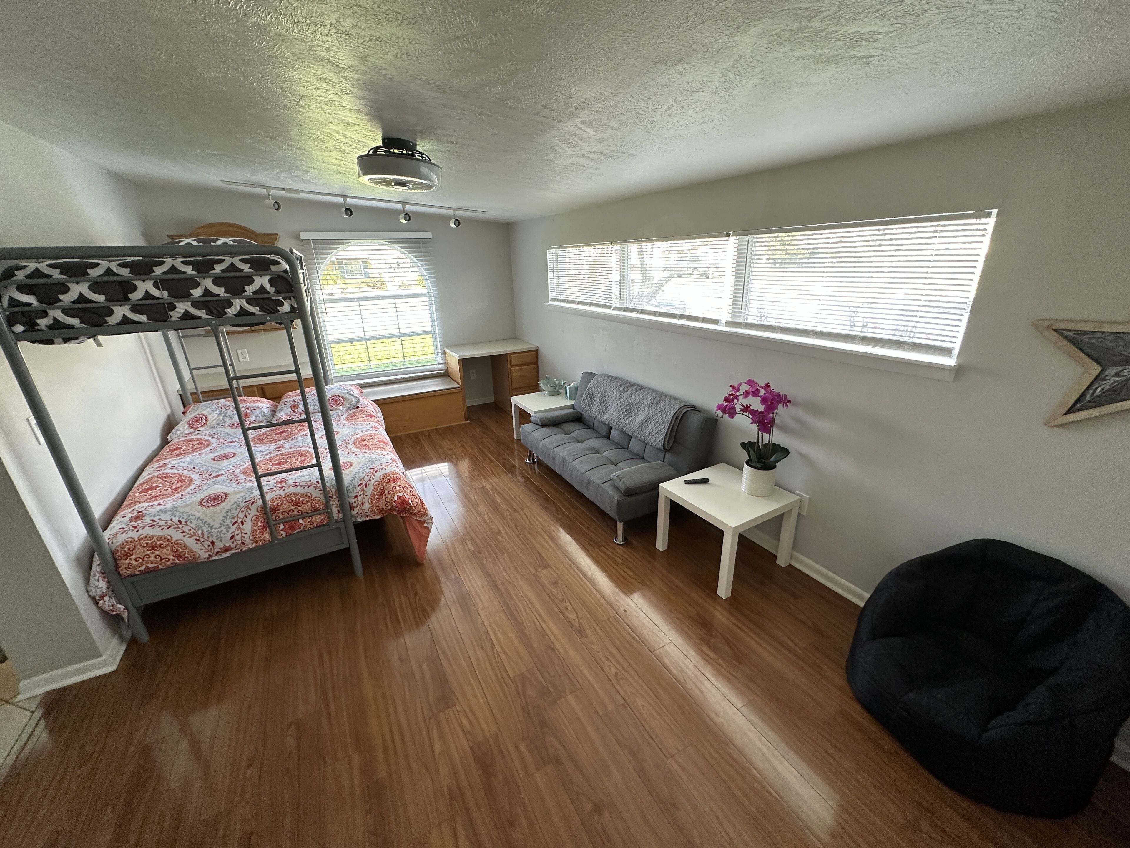 4 quartos, ferros/tábuas de passar roupa, Wi-Fi de cortesia