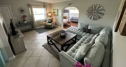 Serene Mid-Century 3/2 w/Bonus Room and Huge Shaded Yard w/Fence