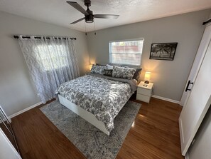 4 عدّة غرف نوم ومكواة/لوح كي وواي فاي مجانًا وملاءات أسرّة