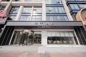 View from property - Ji Hotel Shanghai Qibao Qixin Road (Shanghai)