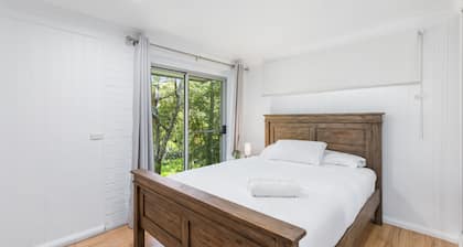 Stylish House Near Bikeway and Lone Pine Koala