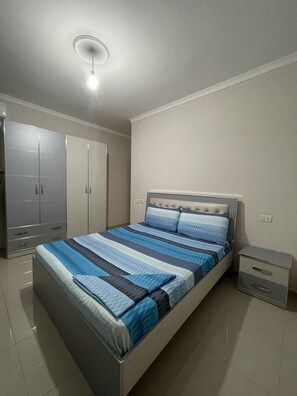 Apartamento conforto, 3 quartos | 3 quartos, escrivaninha, ferros/tábuas de passar roupa