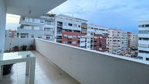 3 habitaciones, escritorio, tabla de planchar con plancha y wifi gratis 