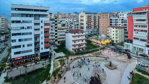 3 habitaciones, escritorio, tabla de planchar con plancha y wifi gratis 