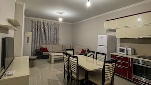 3 habitaciones, escritorio, tabla de planchar con plancha y wifi gratis 