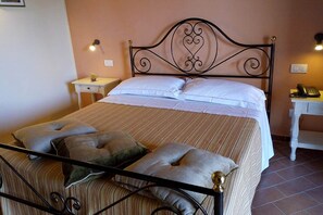 1 bedroom, desk, free WiFi - Apartment in Umbria with Infinity Pool Views (Bettona)
