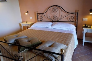 3 bedrooms, desk, free WiFi