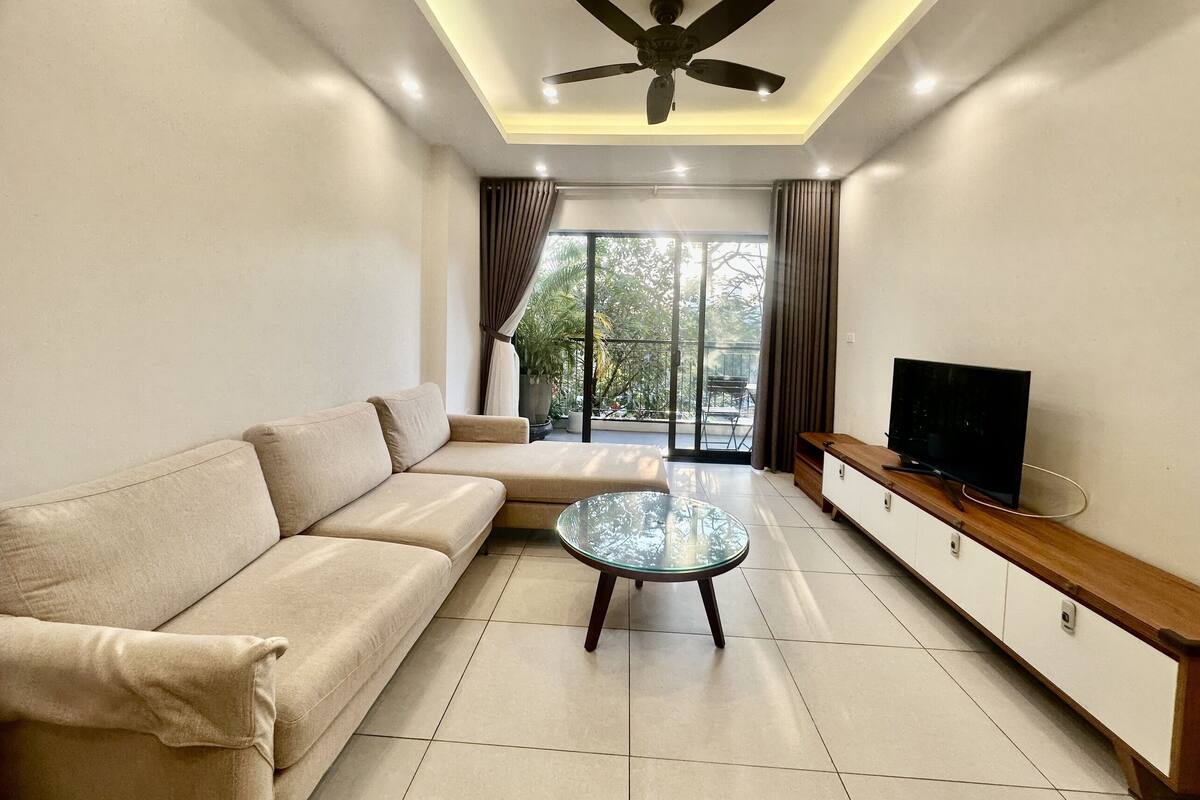 Economy Apartment | Living area | 43-inch LCD TV with cable channels, TV