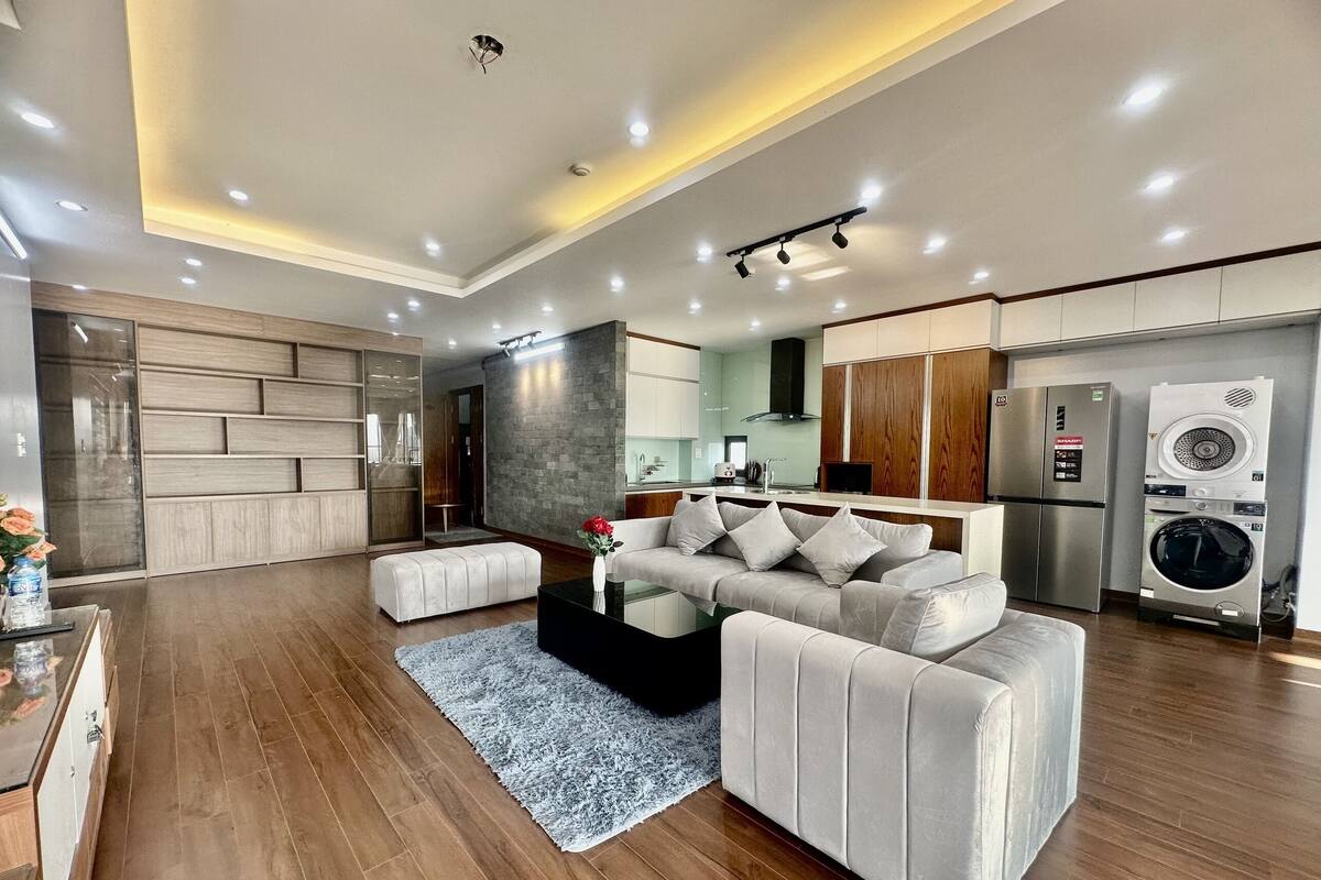 Appartement Deluxe | Aire de séjour | Téléviseur ACL de 43 po avec télévision par câble, téléviseur