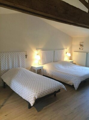 3 chambres, fer et planche à repasser, lit parapluie, Wi-Fi gratuit