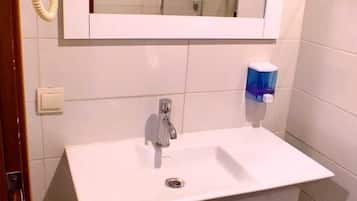 Chambre Triple | Salle de bain