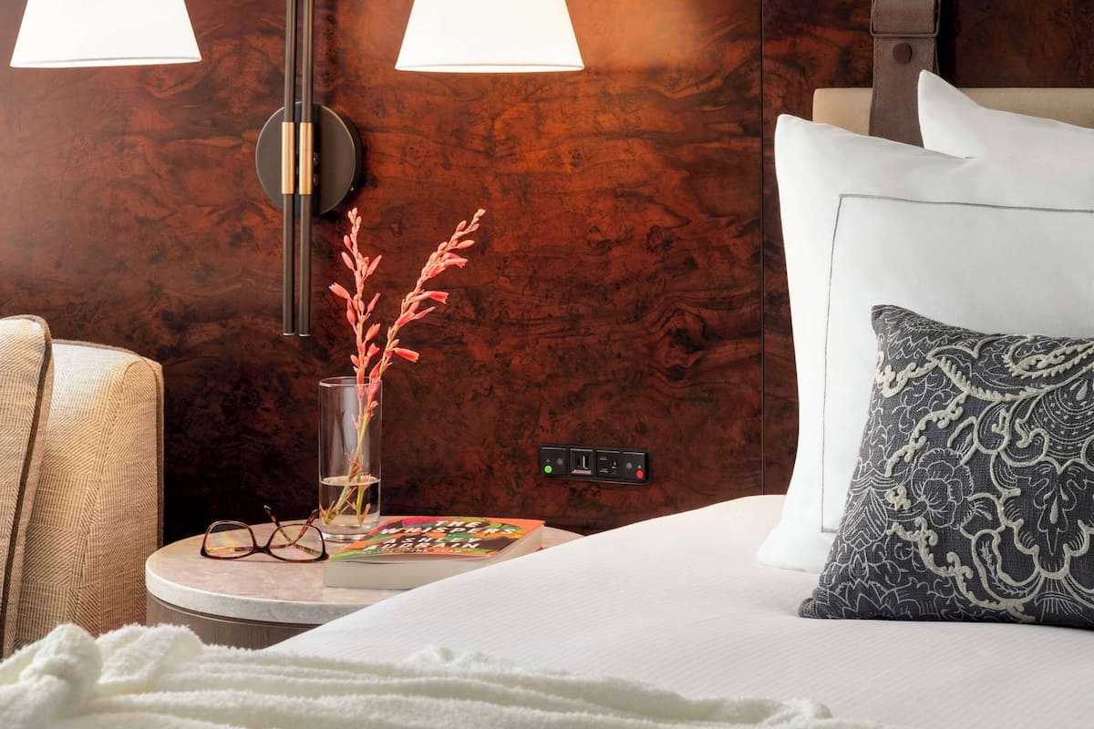Kamar, 1 Tempat Tidur King, pemandangan kota | Meja kerja, ruang kerja ramah laptop, Wi-Fi gratis, dan seprai linen