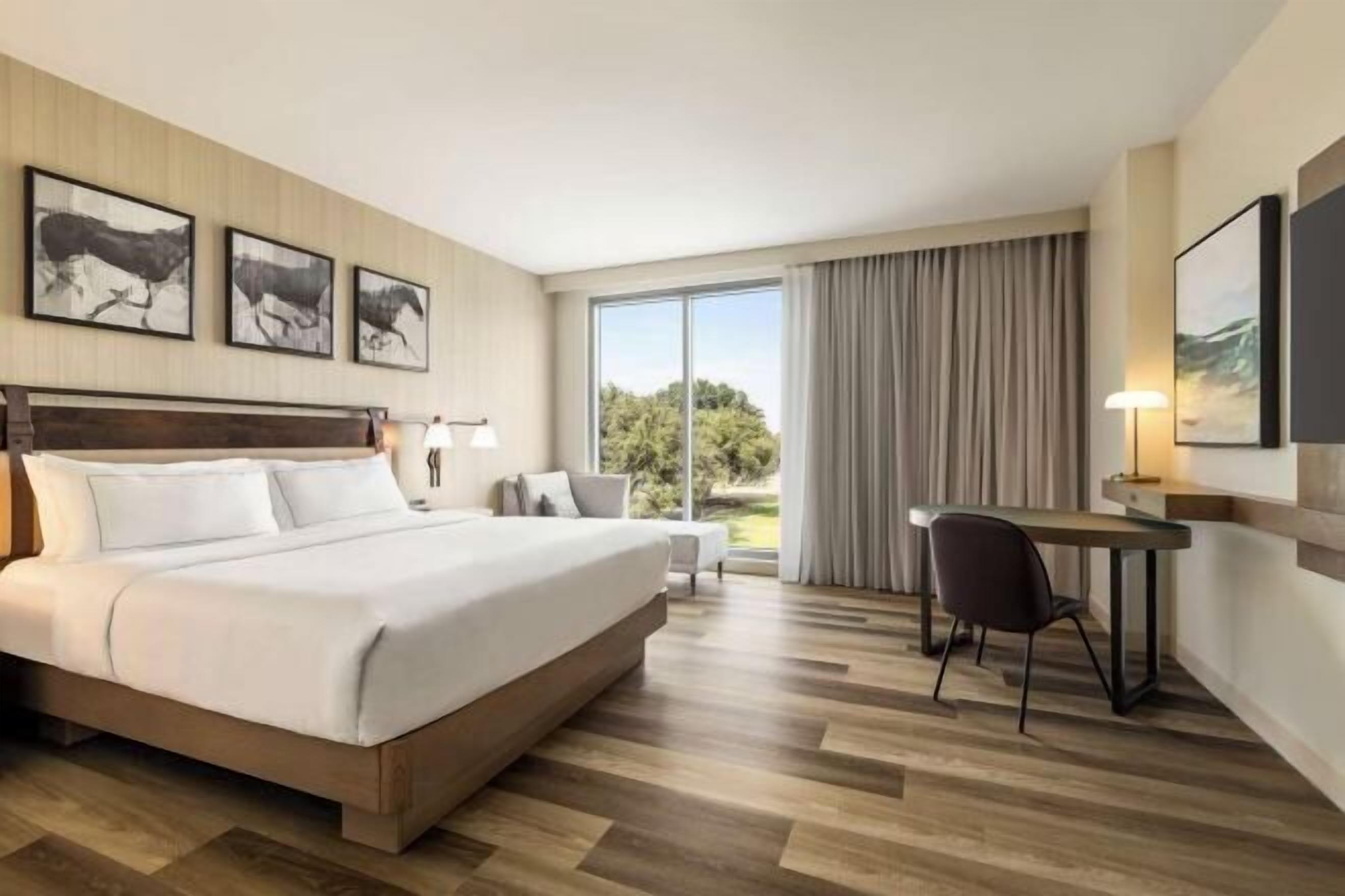 Desk, laptop workspace, free WiFi, bed sheets