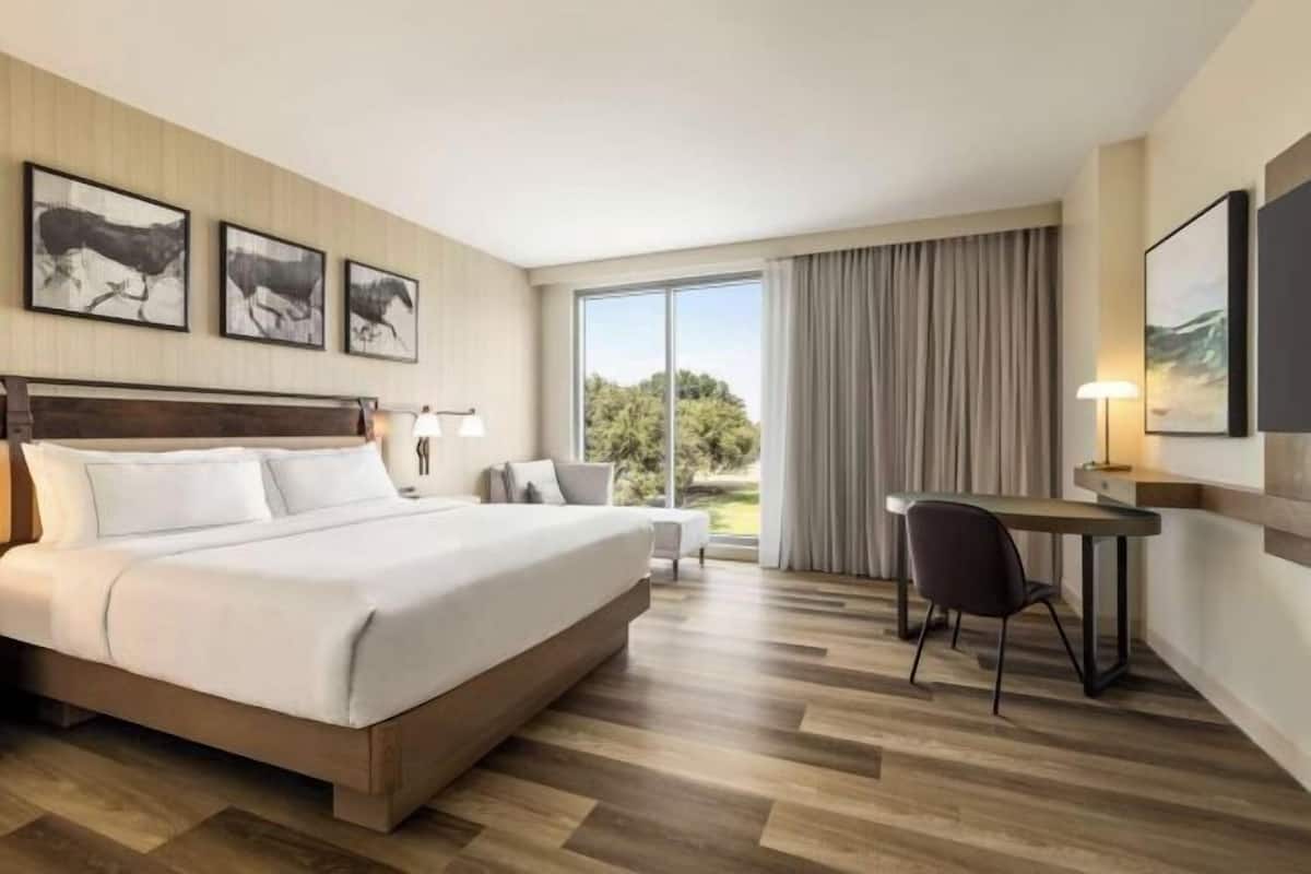 Desk, laptop workspace, free WiFi, bed sheets