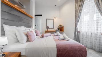 Deluxe Suite with Steam Bath | Egyptian cotton sheets, premium bedding, minibar, in-room safe