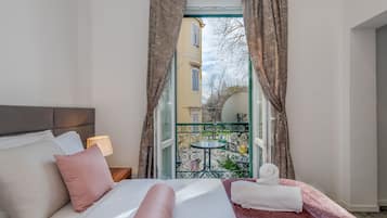 Deluxe Suite with Balcony | Egyptian cotton sheets, premium bedding, minibar, in-room safe