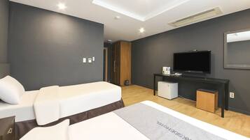 Deluxe Twin Room | Premium bedding, down comforters, Select Comfort beds, desk