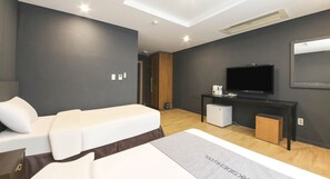 デラックス ツインルーム | 高級寝具、羽毛の掛け布団、セレクト コンフォート製ベッド、デスク