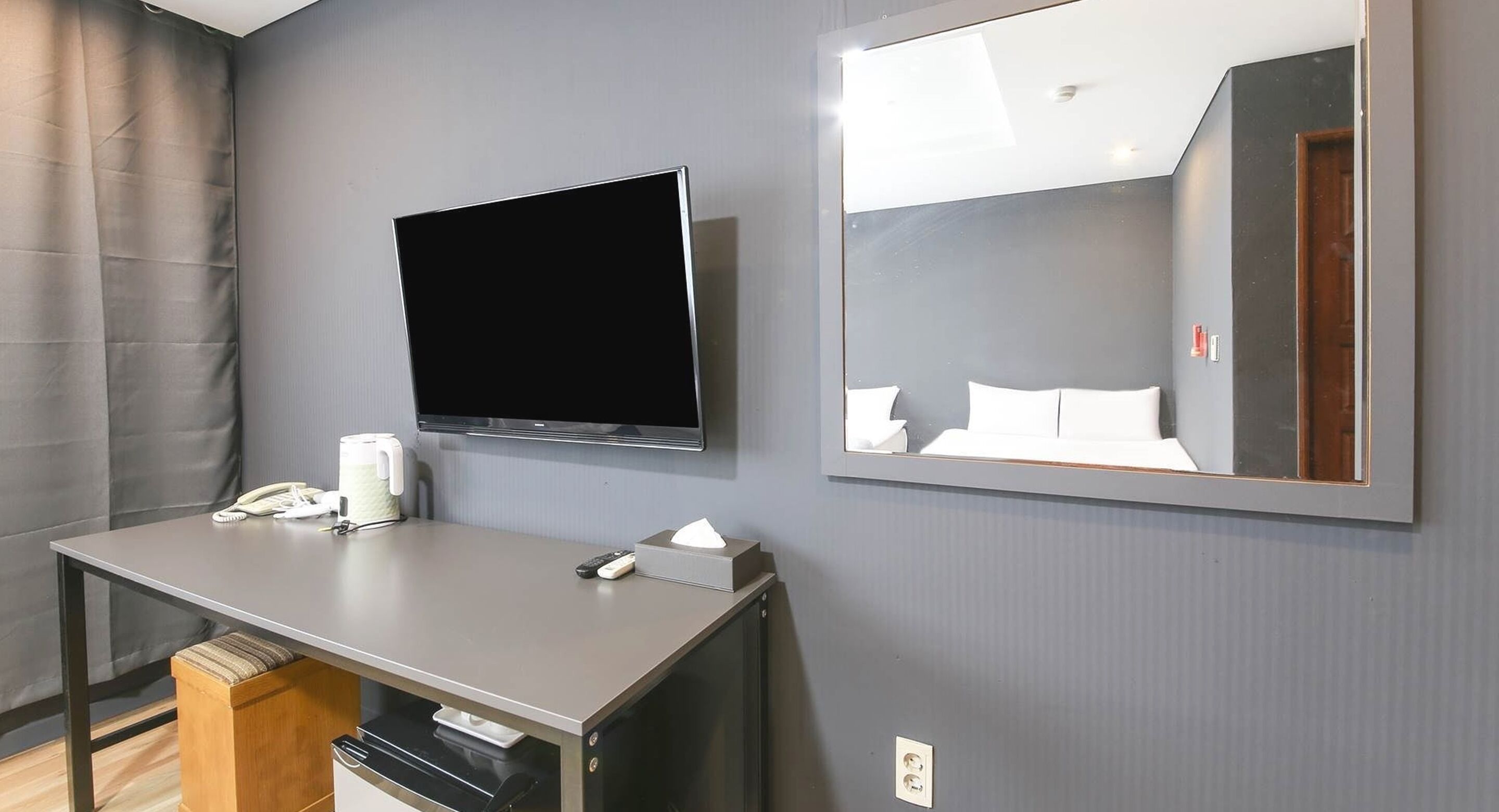 premium twin room | premium bedding, down duvets, select comfort beds, desk