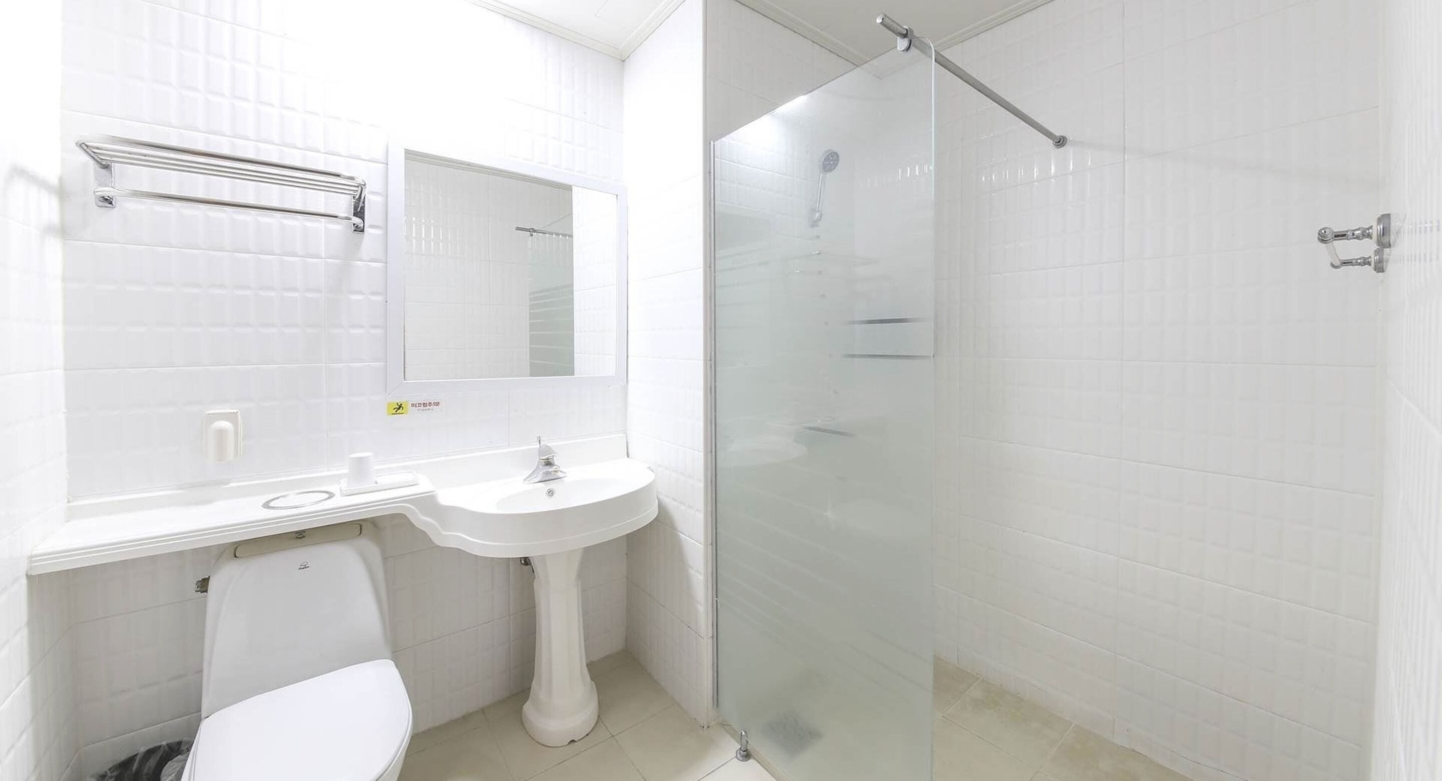 deluxe twin room | bathroom | hair dryer, towels