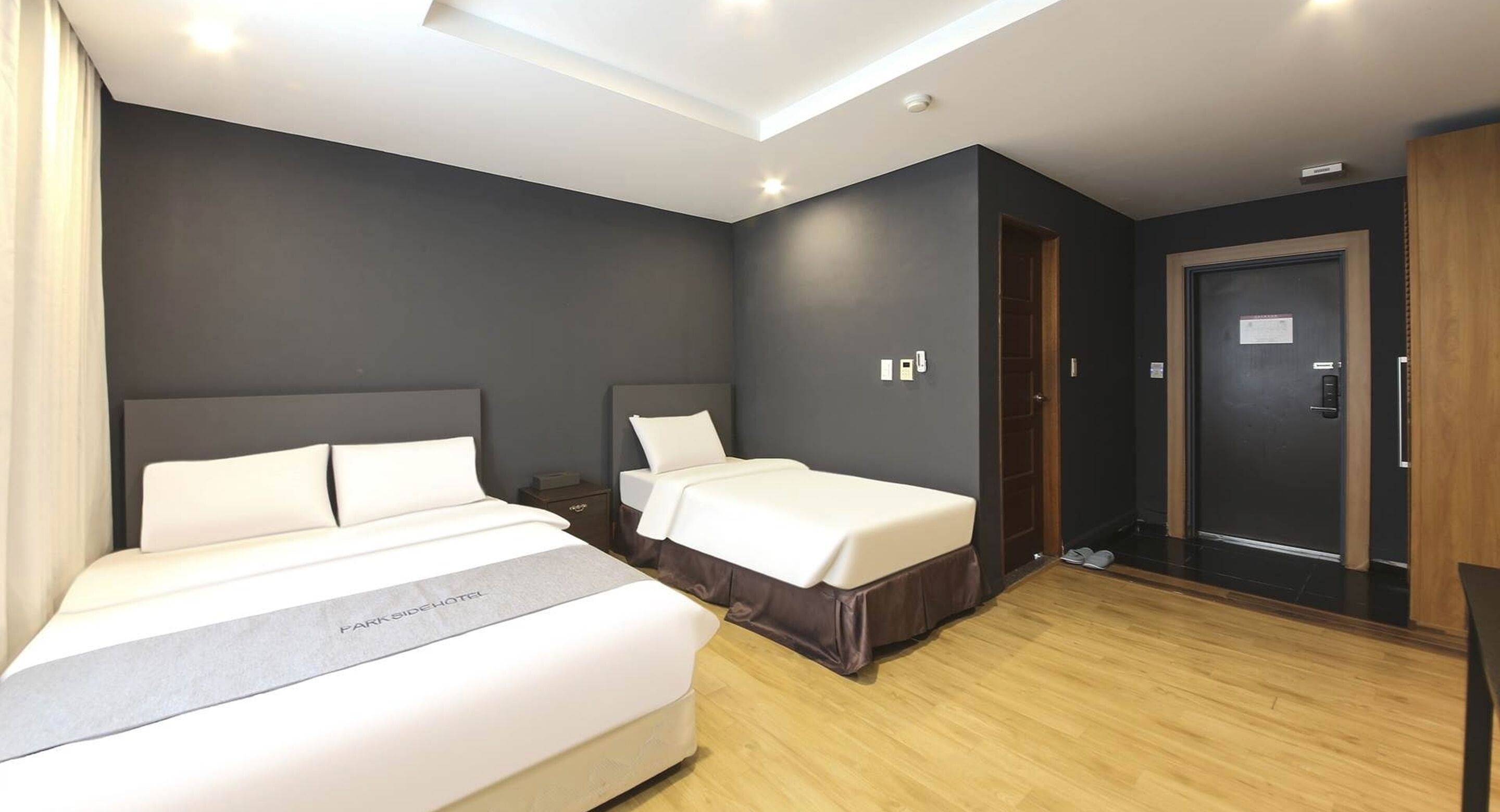 deluxe twin room | premium bedding, down duvets, select comfort beds, desk