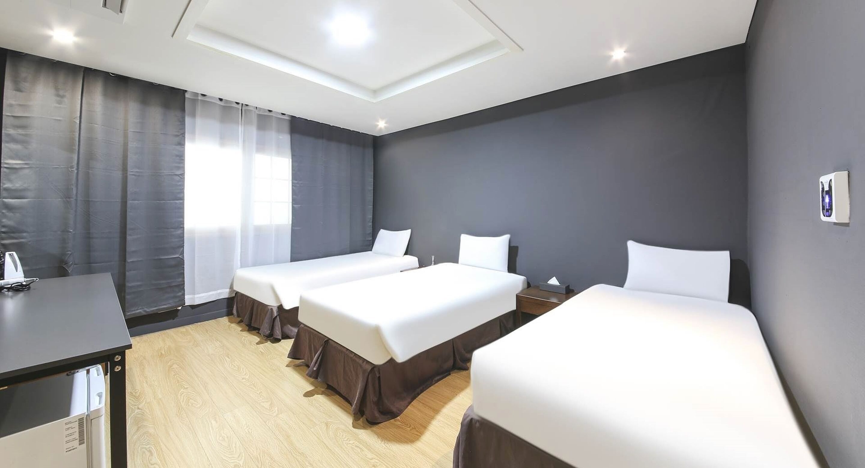 triple room | premium bedding, down duvets, select comfort beds, desk