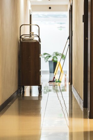 المنشأة من الداخل