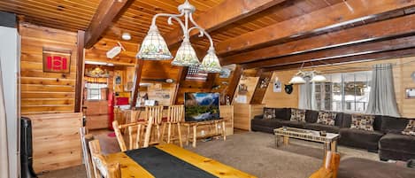 Télévision, cheminée