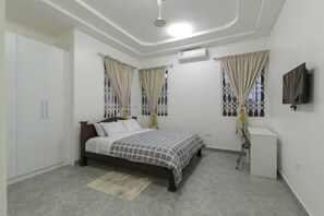 4 Schlafzimmer, Bügeleisen/Bügelbrett, WLAN