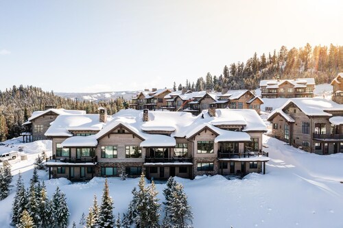 Ultra Luxe Townhome in Spanish Peaks. Amazing Views!