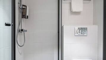 Suihku, hiustenkuivaaja, bidee, pyyhkeet